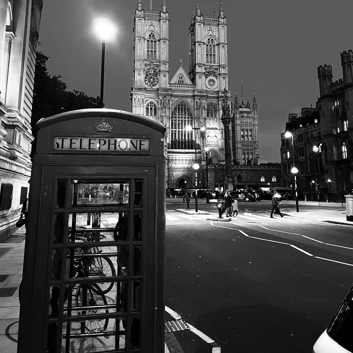 London Nights in Black and White – Cafes and Alleyways