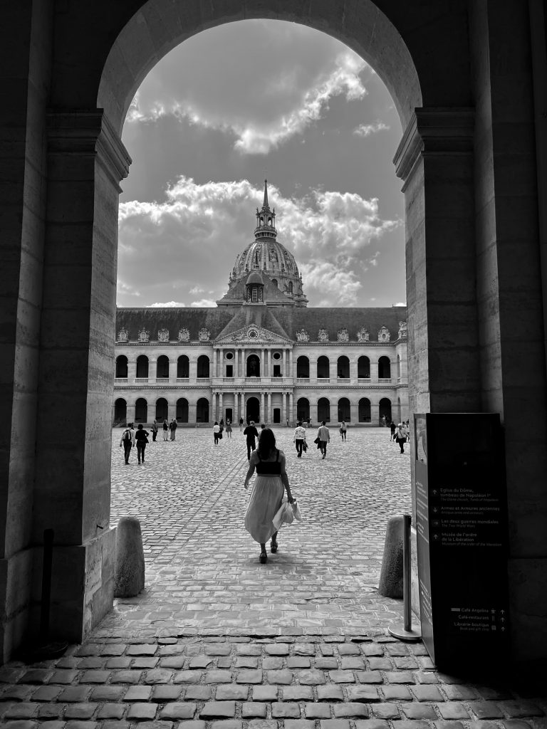 Paris in Black and White Cafesandalleyways.com